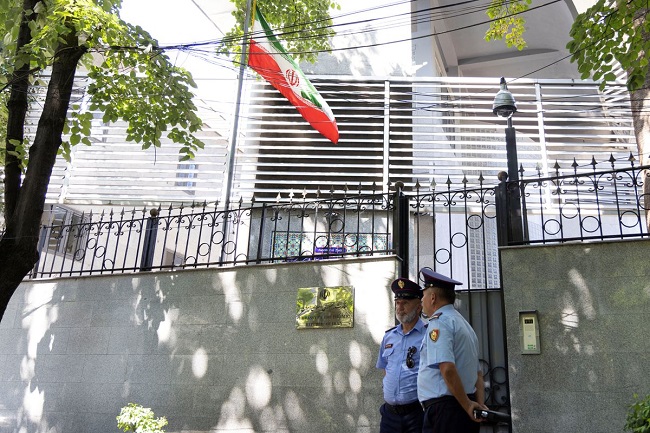 Kasus Siber: Diplomat Iran Tinggalkan Kedutaan di Albania Pasca Pengusiran