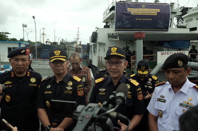 Operasi Laut Terpadu Jaring Sriwijaya, Bea Cukai Tangkap Kapal Pengangkut BBM Ilegal