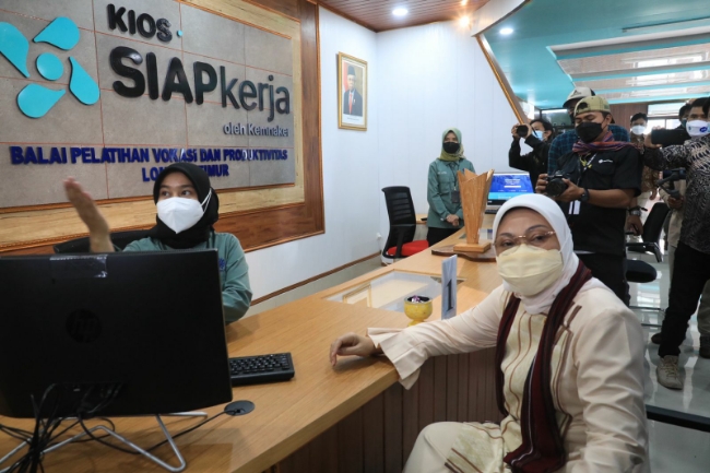 Menaker Resmikan Pembukaan KIOS SIAPkerja di Lombok