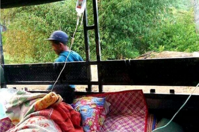 Tragis, Lima Jam Lewati Jalan Rusak, Pasien Stroke Meninggal di Angkot, Akses ke RS Sulit  