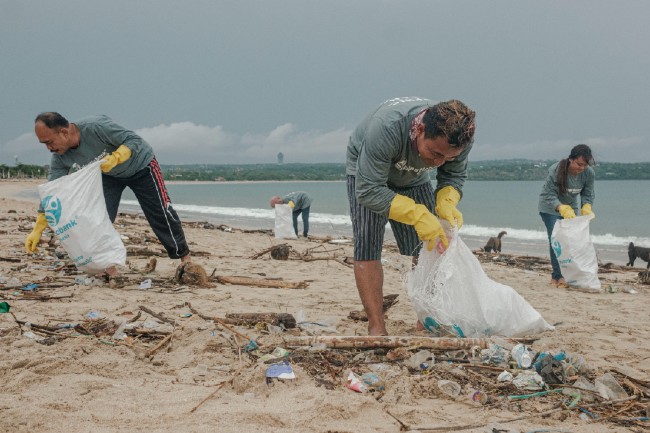 Komunitas Plastic Bank Indonesia Berhasil Cegah Setara Satu Miliar Botol Plastik di Laut