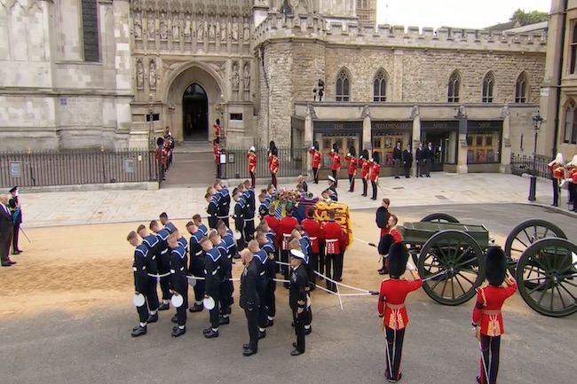 Peti Mati Ratu Elizabeth II Menuju Tempat Peristirahatan Terakhirnya