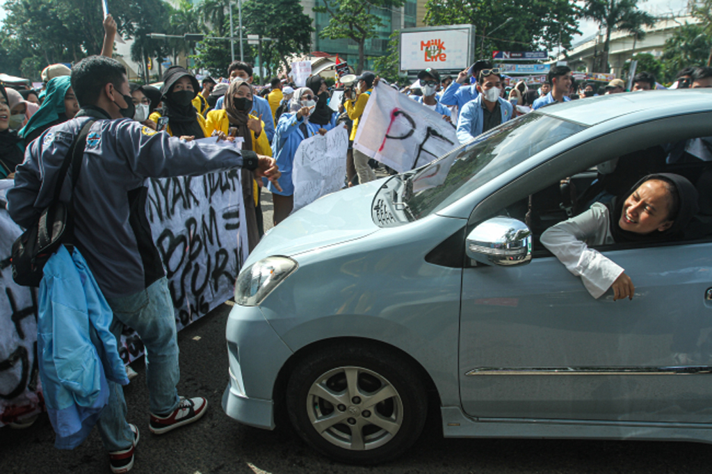 Aksi Blokir Jalan Mahasiswa Palembang