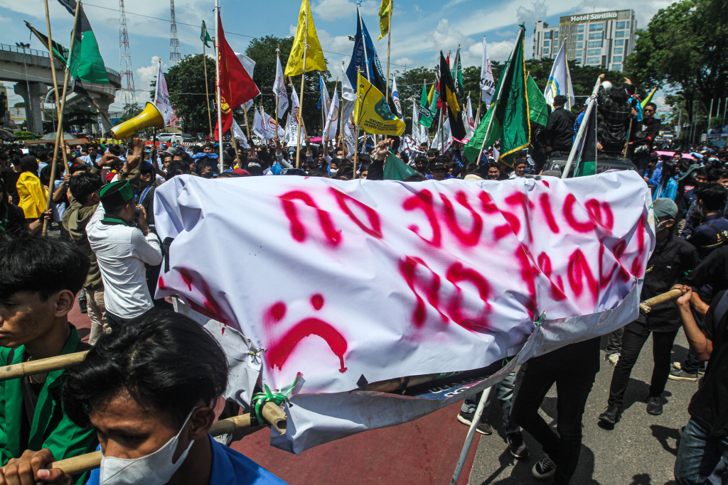 Unjuk Rasa Berakhir Kericuhan Mahasiswa dan Polisi di Palembang