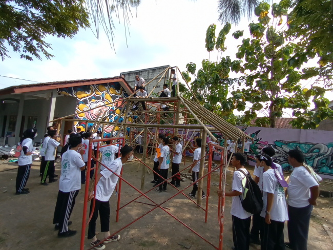 Lewat Bambu dan Gotong Royong, Begini ISI Yogyakarta Ajarkan Konsep Seni ke Mahasiswa Baru