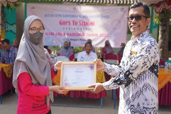 Peringati Hari Anak Nasional, IIKSG Gelar Goes To School ke Sekolah Negeri di Rembang, Salurkan Peralatan Sekolah hingga Adakan Kelas Inspirasi