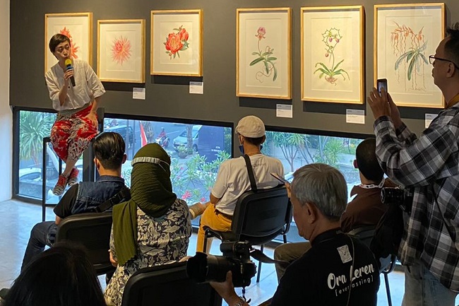 Artotel Gajahmada Semarang Berkolaborasi dengan Seniman Botani Eunike Nugroho, Hadirkan Pameran Seni Tunggal “Pulang dengan Bunga”