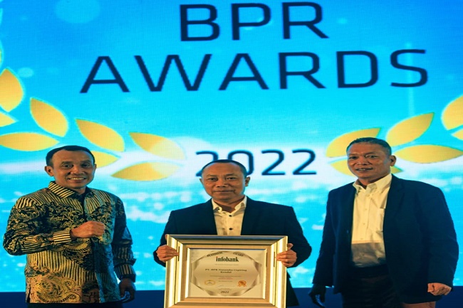 BPR Nusamba Cepiring Raih Platinum Award, Berpredikat Sangat Bagus Selama 10 Tahun Beruntun