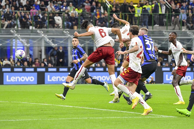 Paulo Dybala dan Chris Smalling Bawa AS Roma Bungkam Inter Milan