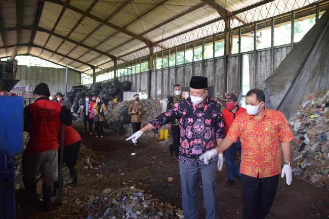 Bupati Semarang Belajar Pengelolaan Sampah di Banyumas