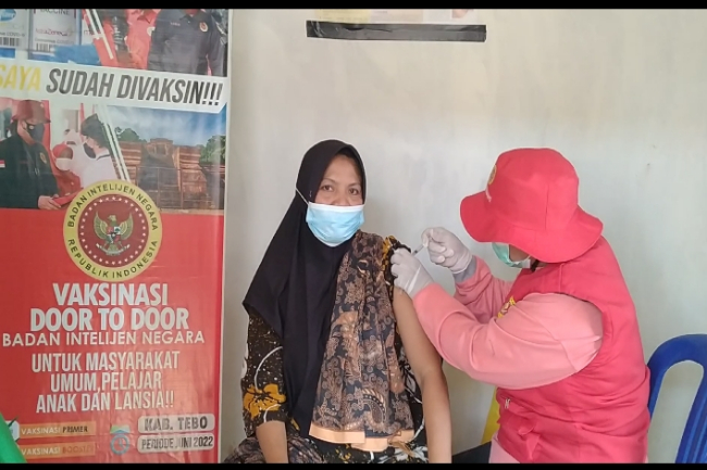 Binda Jambi Gelar Vaksinasi Massal Secara Door To Door ke Rumah-rumah Warga 