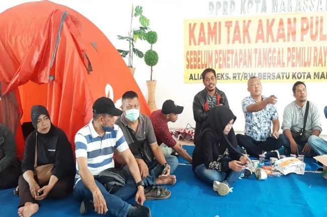 Aliansi Eks Ketua RT/RW Bersatu Kota Makassar Ancam Menginap di Kantor DPRD