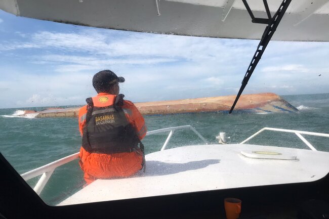Kapal LCT Anugerah Indasah Tenggelam, 6 ABK Hilang Masih Dalam Pencarian