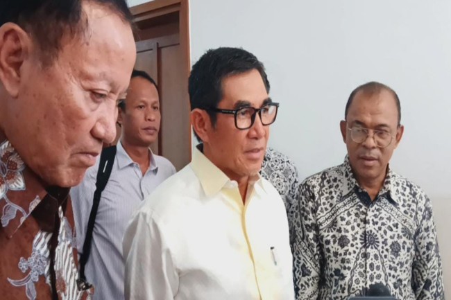 Diduga Intervensi Kasus Setnov, Mantan Ketua MK Dorong DPR Tindak Jokowi, Emang Berani?