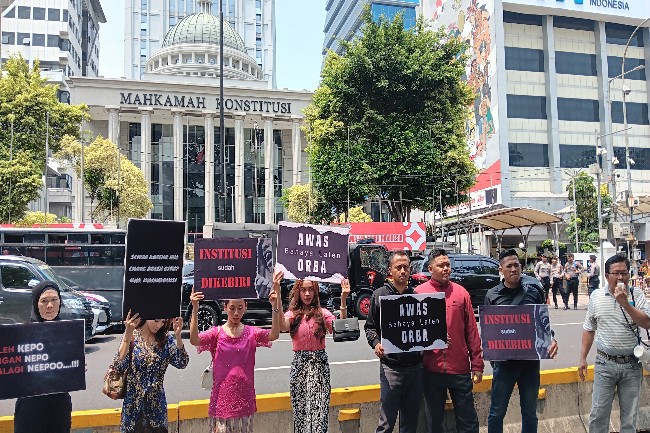 Jelang Putusan MKMK, Koalisi Sipil Lakukan Unjuk Rasa di Depan Gedung MK