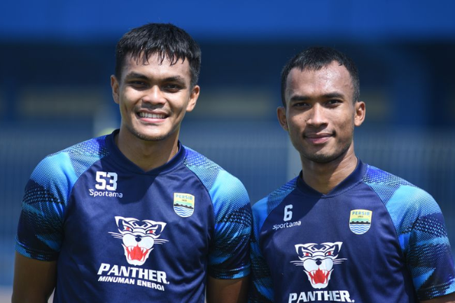 Rachmat Irianto dan Robi Darwis Bergabung Kembali dalam Latihan Persib