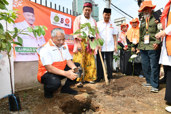 Awali Masa Kampanye, PKS Luncurkan Gerakan Tanam 1 Juta Pohon