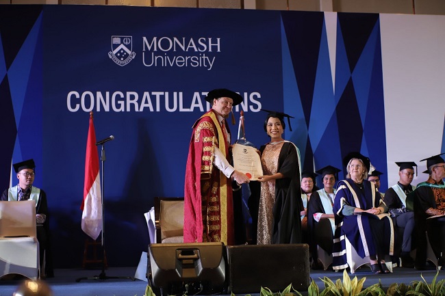 Cetak Sejarah! Monash University Gelar Wisuda Pertama di Indonesia