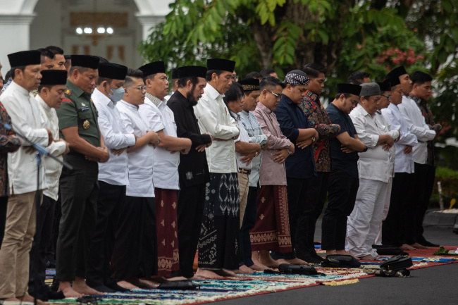 Di Jambi, Presiden Jokowi Berkurban Sapi di Desa Tambang Emas
