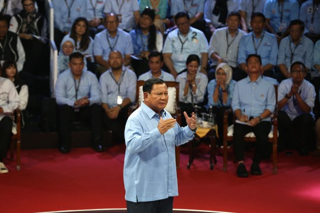 Terlihat Santai Saat Debat Perdana, Relawan Sebut Prabowo Capres Paling  Independen | Politik