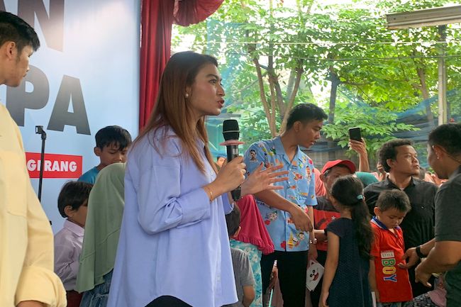 Bagikan Susu Gratis, Selvi Ananda: Kita Nggak Pengin Anak-Anak Kurang Gizi