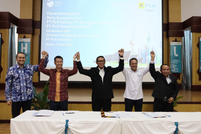 PLN Bangun Kolaborasi Nasional Kembangkan PLTS Apung Berkapasitas 42 MWp di Batam