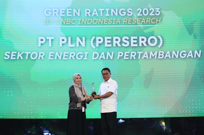 Buktikan Komitmen Bangun Energi Hijau, PLN Raih Predikat Green Ratings di Sektor Energi dan Pertamba