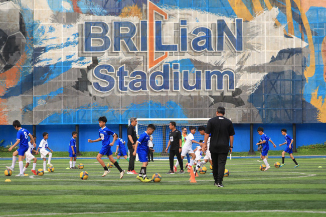 BRImo Future Garuda: Ini Potret Anak Muda Indonesia Latihan Bola Bersama Roberto Carlos, Materazzi, Abidal, dan Veron