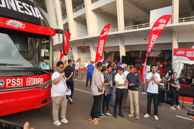   Dukung Perkembangan Ekosistem Sepak Bola Nasional, BRI Berikan Bus untuk Skuad Garuda