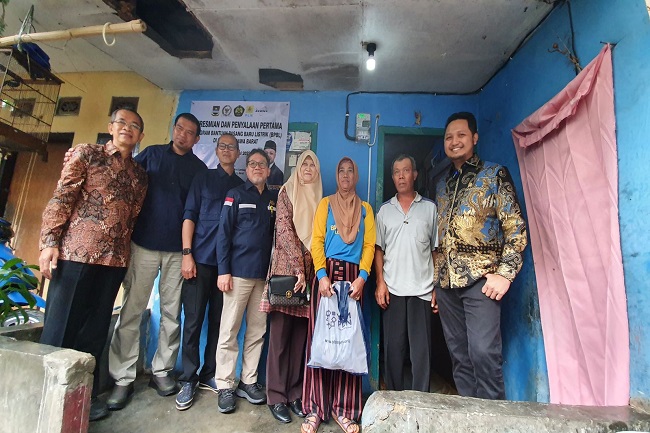 PLN Sambung Listrik Gratis Bantuan Pemerintah ke 2.129 Keluarga di Bandung Barat