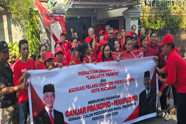 Pedagang Canang dan Apem se-Mataram Kompak Dukung Ganjar Mahfud