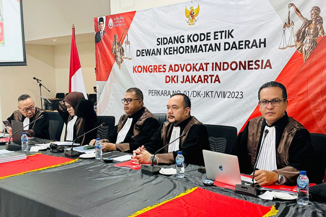KAI Terpaksa Tunda Sidang Kode Etik Advokat Denny Indrayana Selama Dua Pekan
