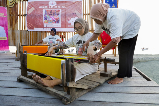 Lestarikan Kekayaan Budaya Towale, Srikandi Ganjar Gelar Pelatihan Menenun