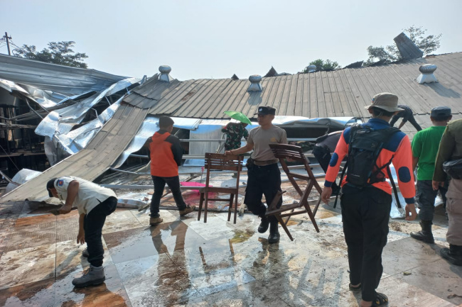 Angin Kencang dan Banjir Bandang Kab Bandung: 6 Luka dan 102 Rumah Rusak