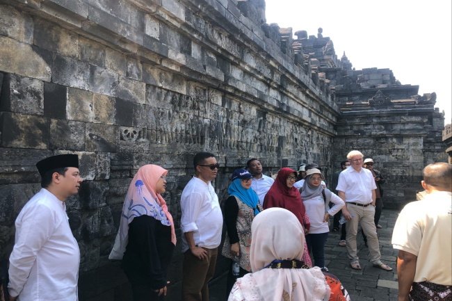 UNU Yogyakarta Ajak Peserta ASEAN IIDC 2023 Memaknai Harmoni Agama dan Budaya di Candi Borobudur
