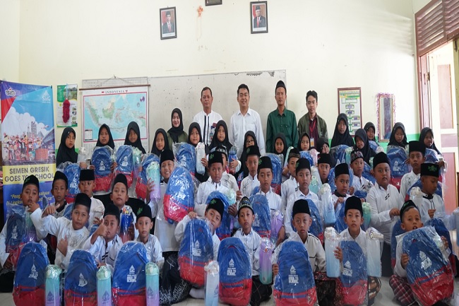 Semen Gresik Gelar SG Goes To School di 11 Sekolah Dasar di Kabupaten Rembang dan Blora
