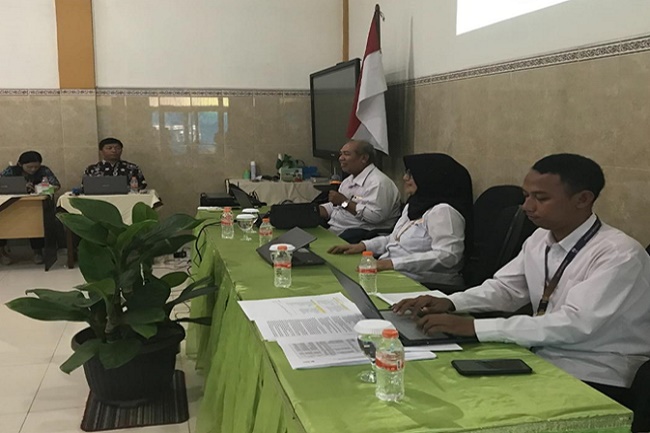 Tim Pengabdian FISIP UNNES Dampingi Penulisan Proposal PTK bagi Guru di SMA PL Don Bosko Semarang
