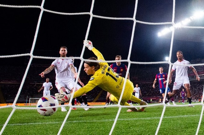 Gol Bunuh Diri Sergio Ramos Bikin Sevilla Menyerah dari Barcelona