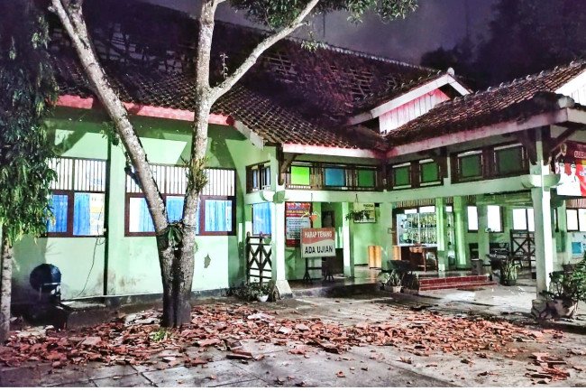Gempa Jogja, Atap Sekolah di Wonogiri Rusak