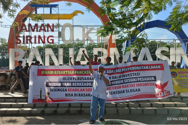 Peringatan Harlah Pancasila di Nol Kilometer Banjarmasin, Jokowi Diminta Lihat Jalan Longsor KM 171