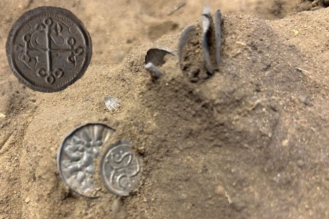 Ratusan Keping Perak Harta Karun Viking, Koin Bertanda Salib Penyatu Umat