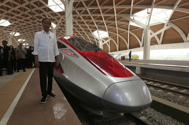 Presiden Jokowi Resmikan Kereta Cepat Jakarta-Bandung Whoosh