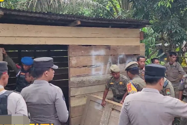 Sebanyak 1.700 Liter Pertalite Dioplos Minyak Mentah, Polisi Bongkar Gudang Penyimpanan