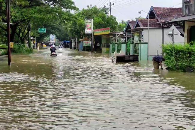 Jalan Alternatif Pati-Rembang Banjir Sepanjang 1,5 Kilometer 