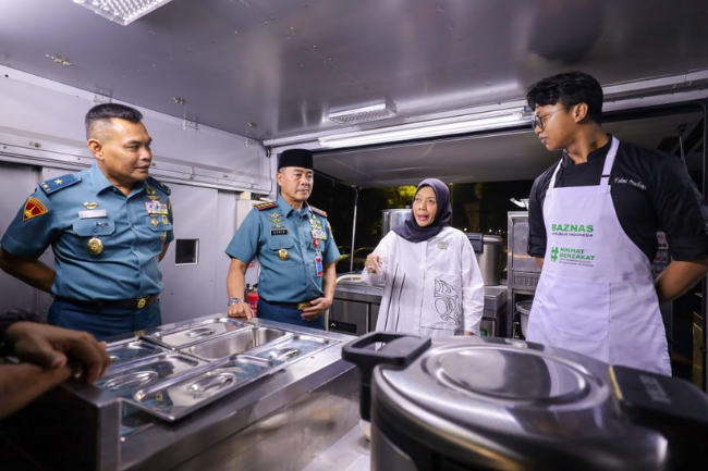 TNI AL Gelar Buka Puasa Bersama Ojol dan Masyarakat Pesisir di Marunda