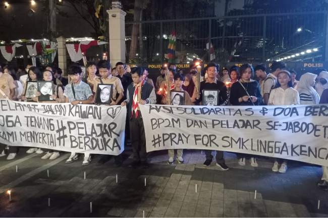 Doa Bersama untuk Korban Kecelakaan SMK Lingga Kencana Digelar di Depan Kemdikbud RI