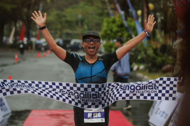 Dukung Sport Tourism, Dirut PosIND Ikut Ramaikan Event Sungailiat Triathlon 2024
