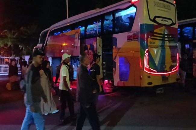 11 Bus dari Dishub Karanganyar Antar Ratusan Pemudik Tiba di Kampung Halaman
