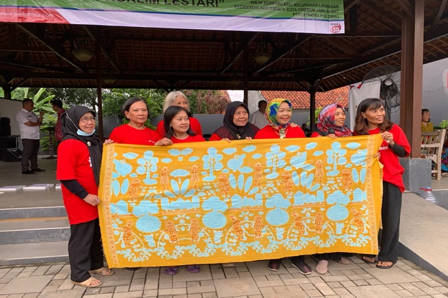 PHE ONWJ Berdayakan Masyarakat Kampung Keberagaman Merbabu Asih lewat Batik Proklim