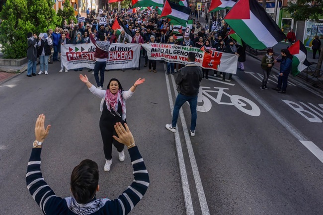 Solidaritas Gaza, Ribuan Pengunjuk Rasa Pro Palestina Berdemo di Madrid